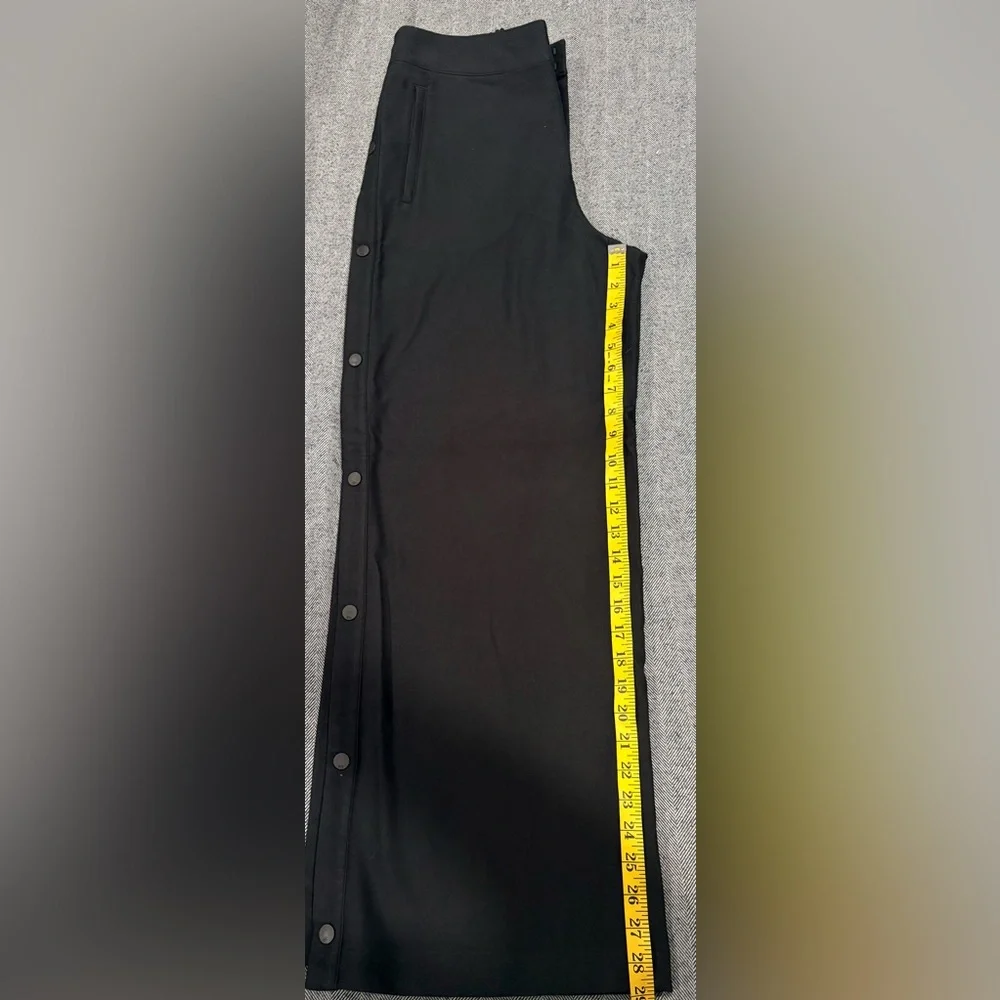 Alo Mid-Rise Cosmopolitan Snap Pant | color: black | size: m - Picture 8 of 11